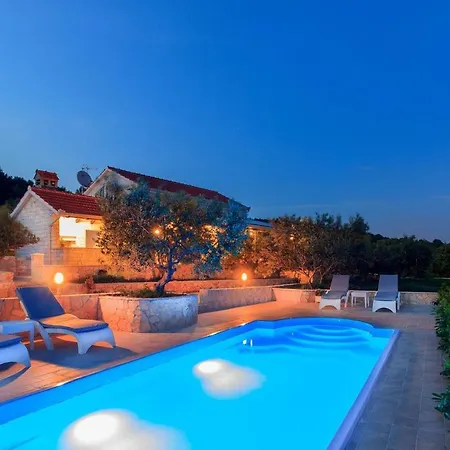 Villa Seaside Luxury With A Swimming Pool Cove Siroka, Ciovo - 11749 Trogir